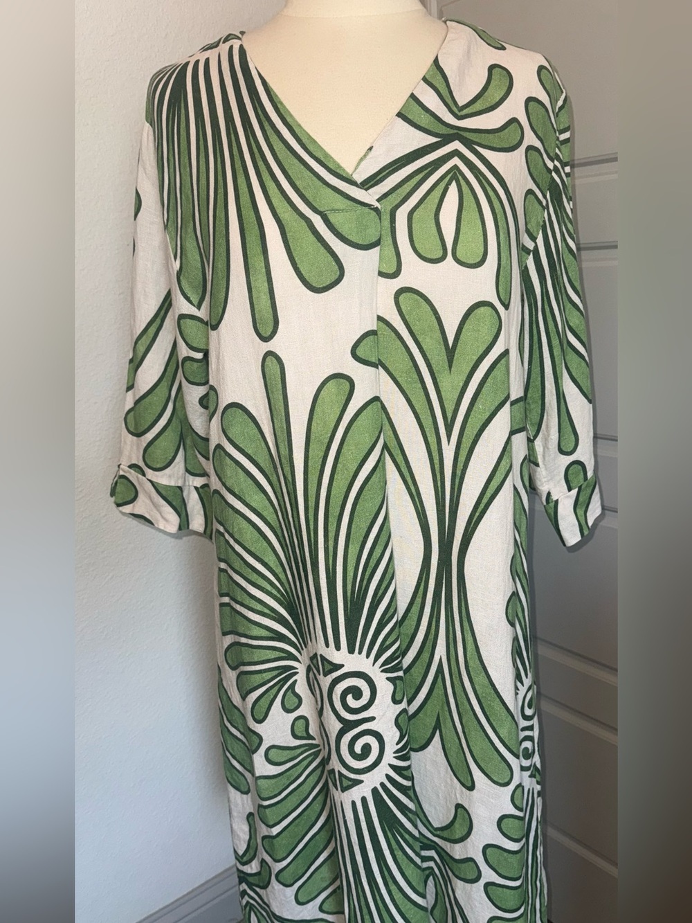 100% Linen Green and White Abstract Dress GUC